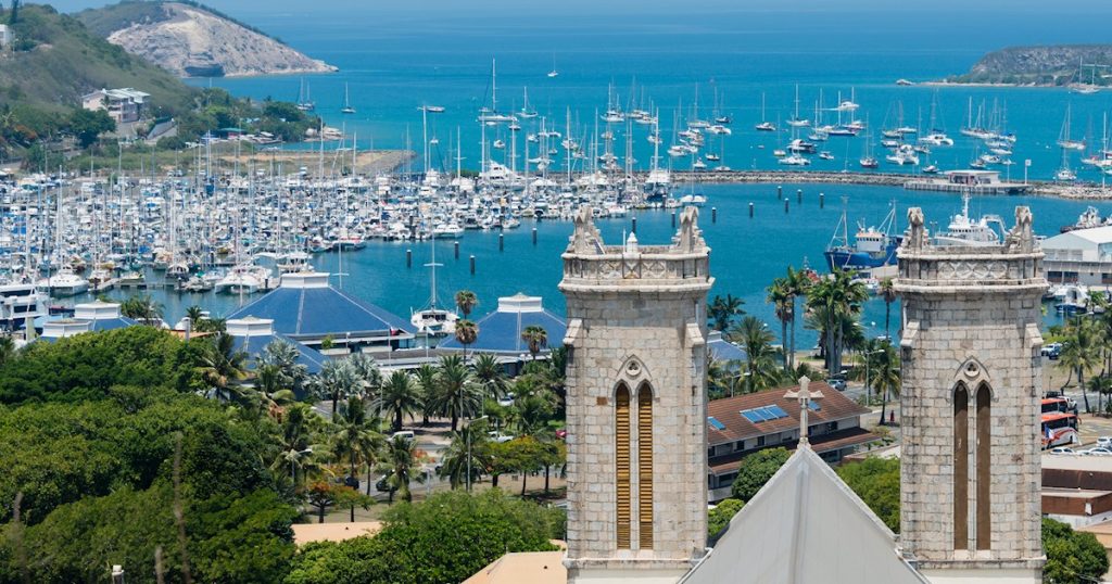 Leggi le notizie e guarda la cartina e le foto.