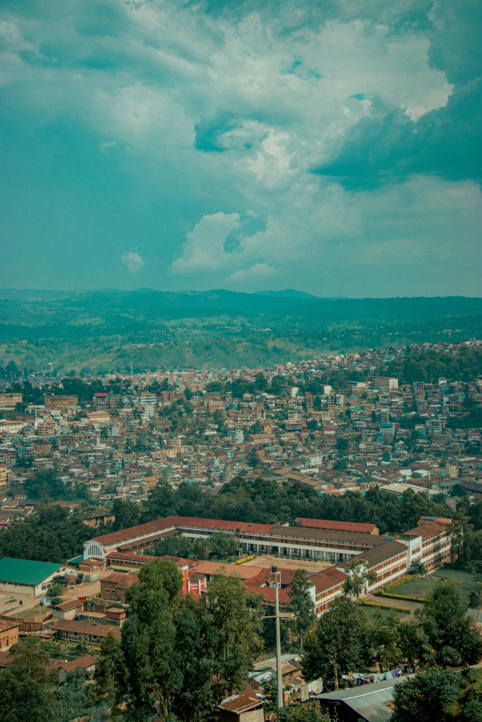 Leggi le notizie guarda la cartina